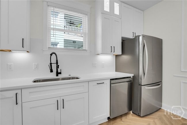 Building Photo - 773 E Duffy St