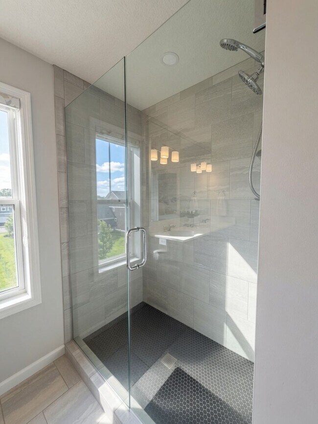 Building Photo - Gorgeous 3bed 3bath Home, Nestled in The Desirable Harvest West Neighborhood of Chaska