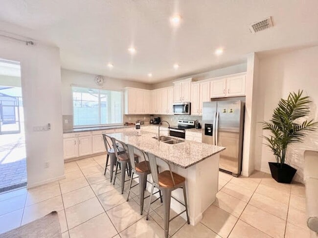 Building Photo - Kissimmee, - 4 Bedroom, 4.5 Bathroom - $3,295.00