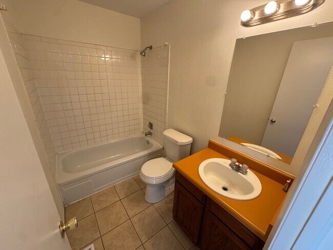 Building Photo - Live in the Timbers