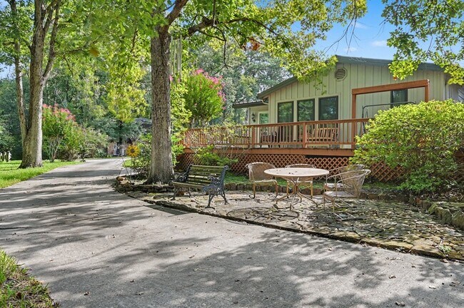 Building Photo - 122 Warbonnet Dr