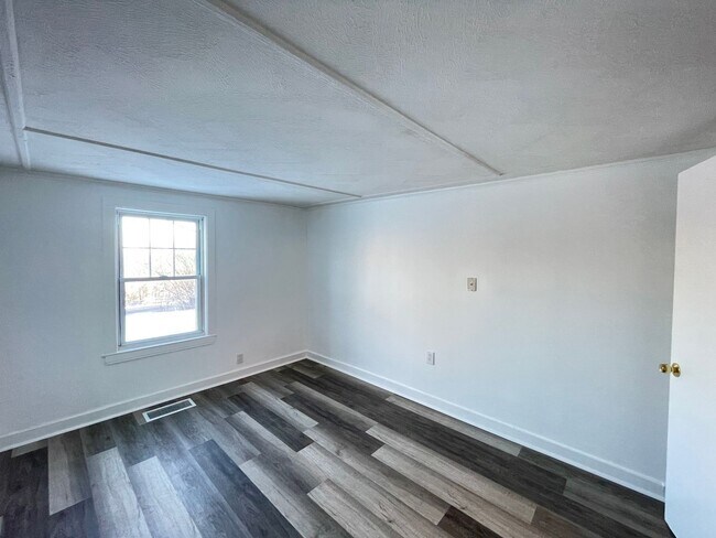 Building Photo - 24 Grandview Rd