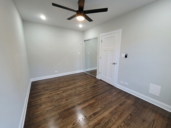Building Photo - 5058.5 N Wolcott Ave