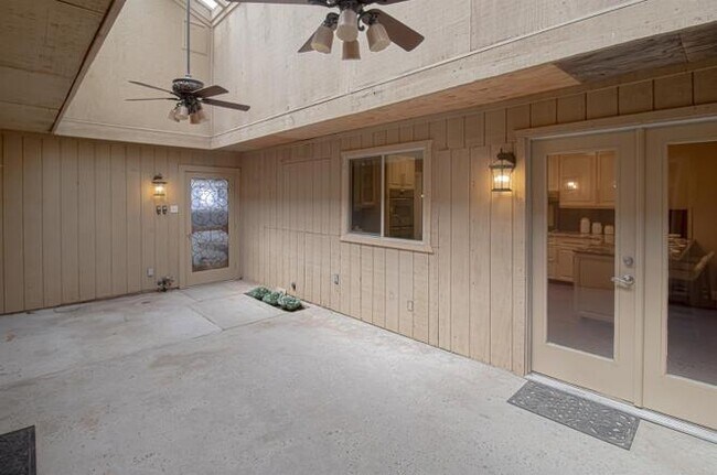 Building Photo - 1808 Cougar Ln