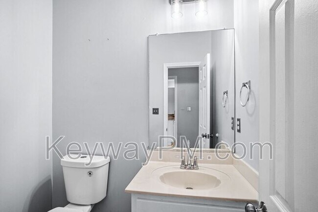 Building Photo - 3011 Old Lodge Rd