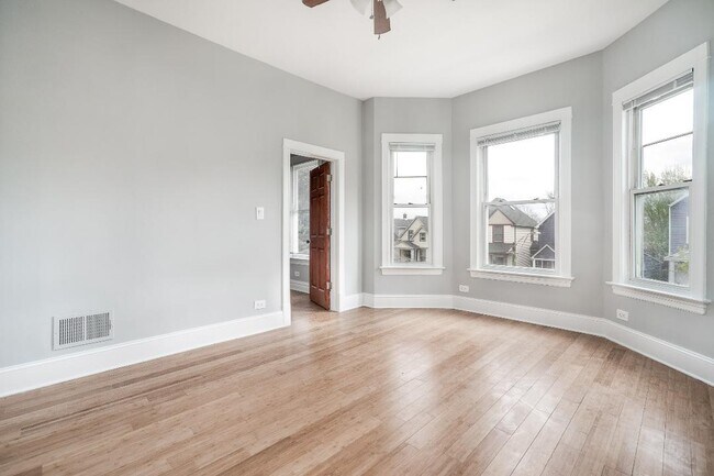 Building Photo - 4326 N Avers Ave