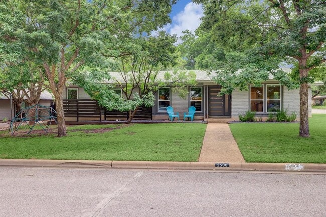 Building Photo - 2500 Pinewood Terrace