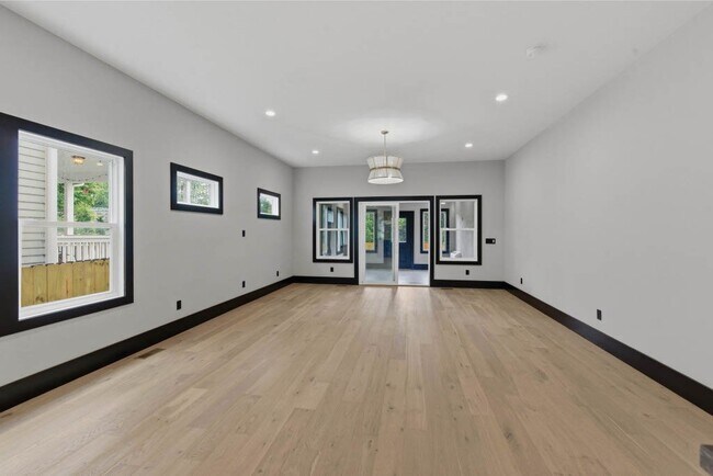 Building Photo - 1712 Straightway Ave