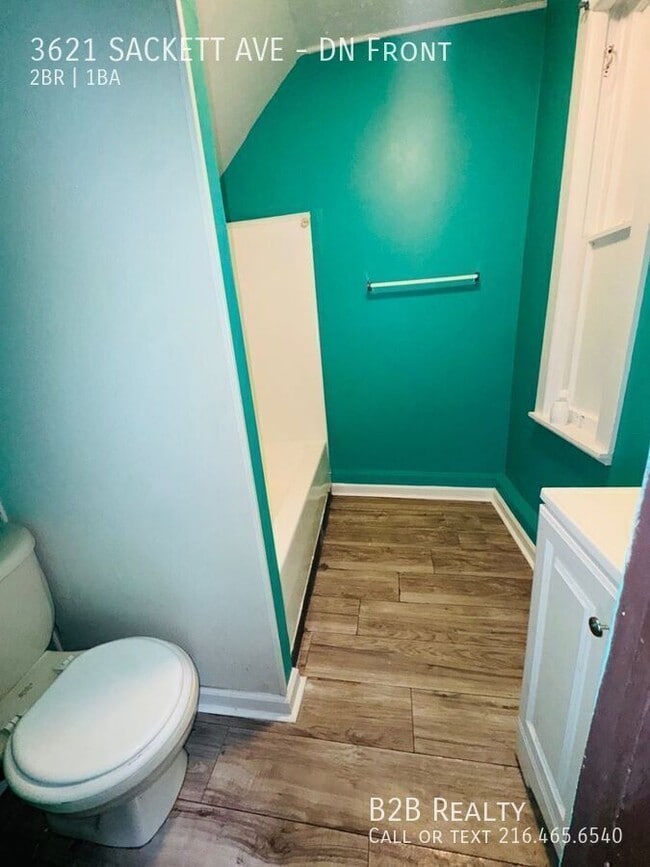 Building Photo - 3621 Sackett Ave