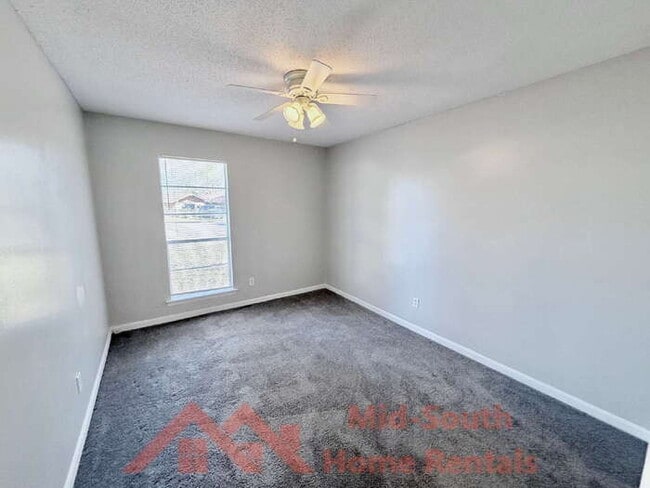 Building Photo - 7029 Tree Line Cove