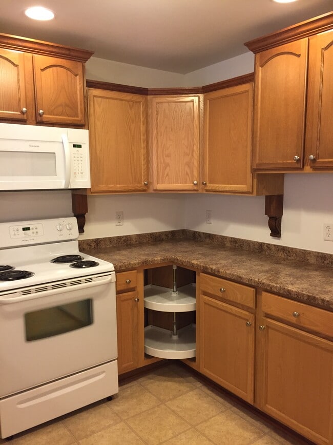 Building Photo - 2724 Hidden Dr