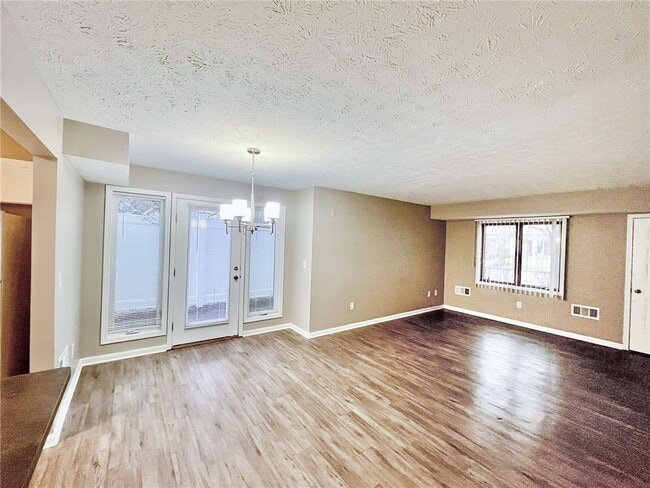 Building Photo - 296 S Fitzhugh St