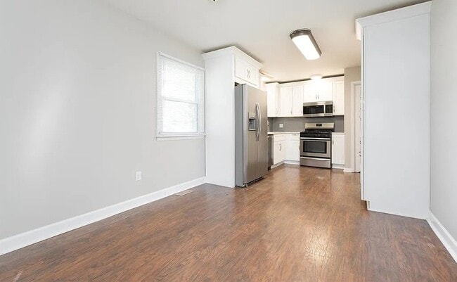 Building Photo - 2705 Redford Dr