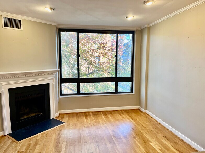 Building Photo - 3825 Davis Pl NW