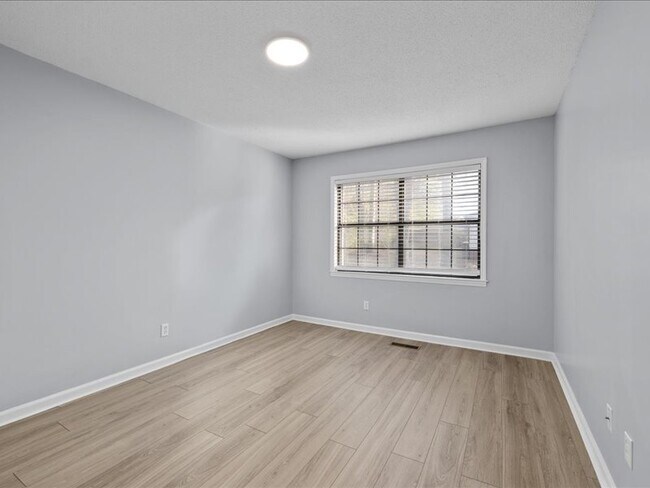 Building Photo - 801 4th Ave E