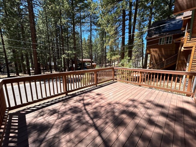 Building Photo - Gorgeous Location Near Heavenly - 3 Bed, 2...