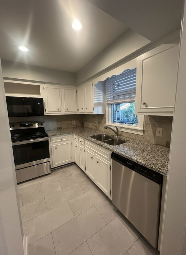 Building Photo - 207 Westfield Dr
