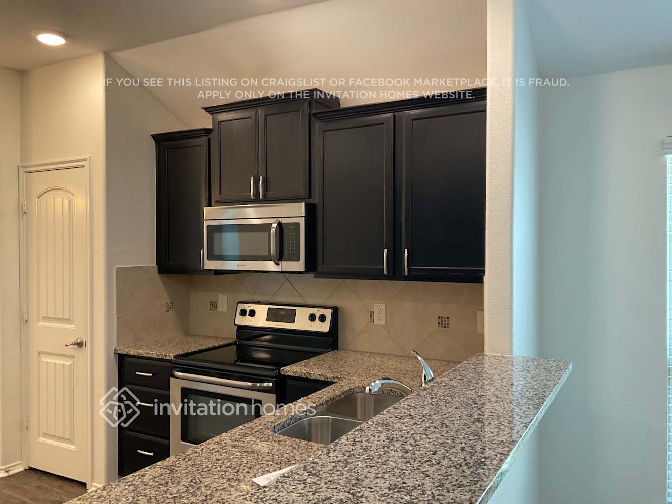 Building Photo - 1336 Red River Dr