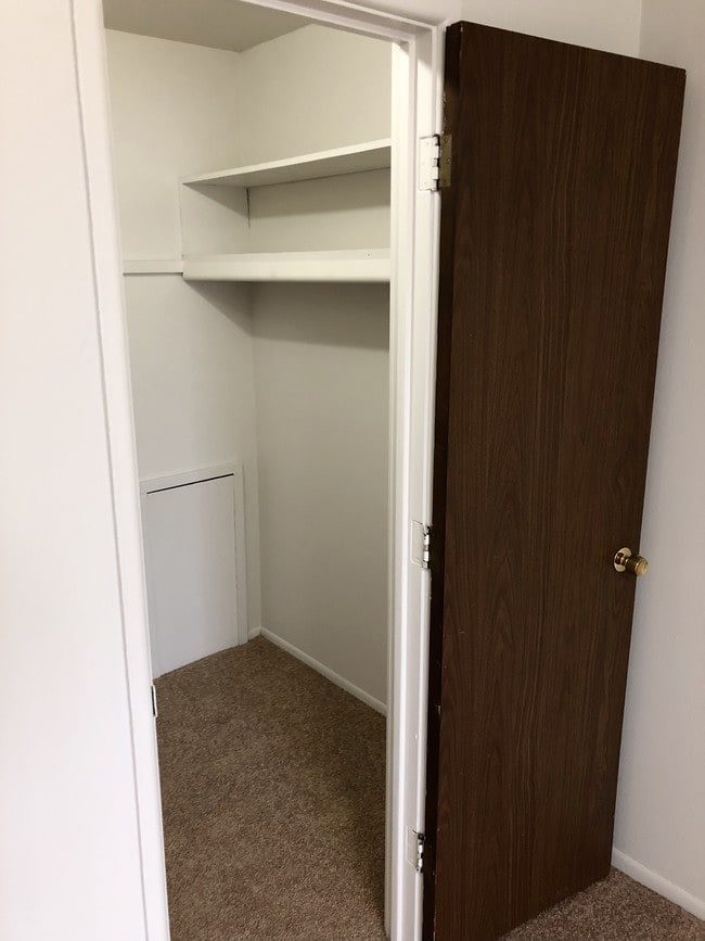 Mound Manor Apartments 3255632684 Mound Rd Warren MI 48092