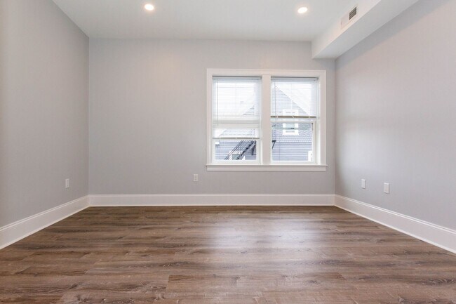 Building Photo - 120 Kenrick St