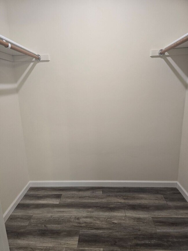 Building Photo - 1958-MF2-E4