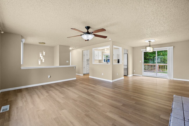 Building Photo - 6021 98th St NE