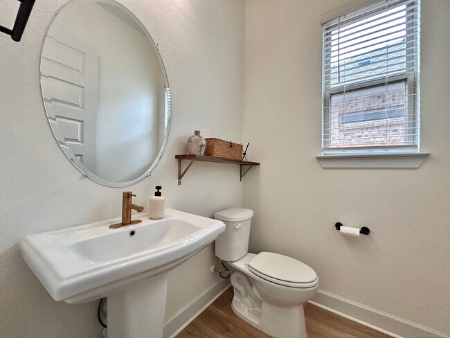 Building Photo - Spacious & Beautiful 3/BR 2/BA Two-Level Home with Garage & Fenced Yard