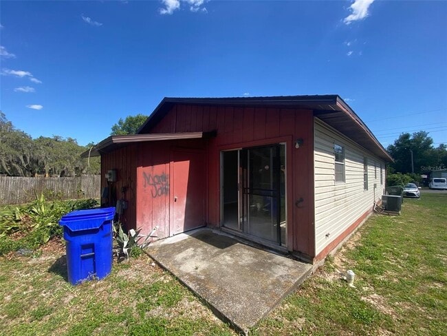 Building Photo - 605 Hennessee St