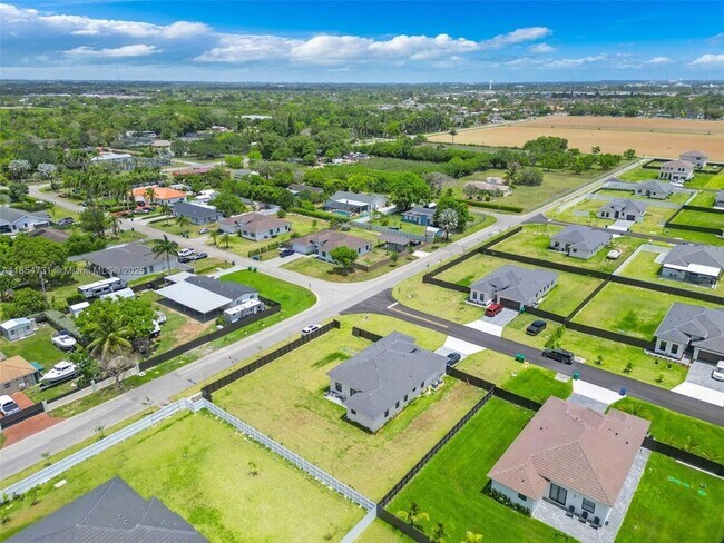 Building Photo - 32206 SW 196th Ave