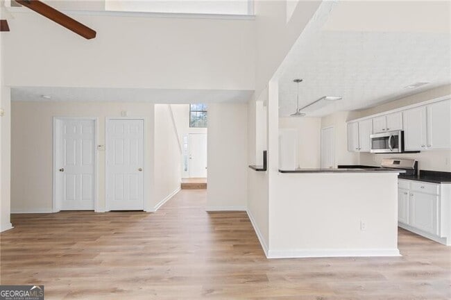 Building Photo - 1090 Norwalk Trce