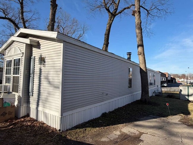 Building Photo - 905 W 37th Ave