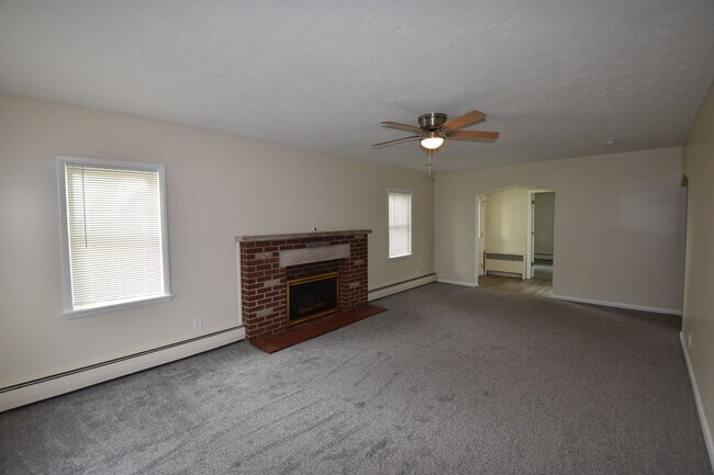 Building Photo - 3 Bedroom Home in the Country