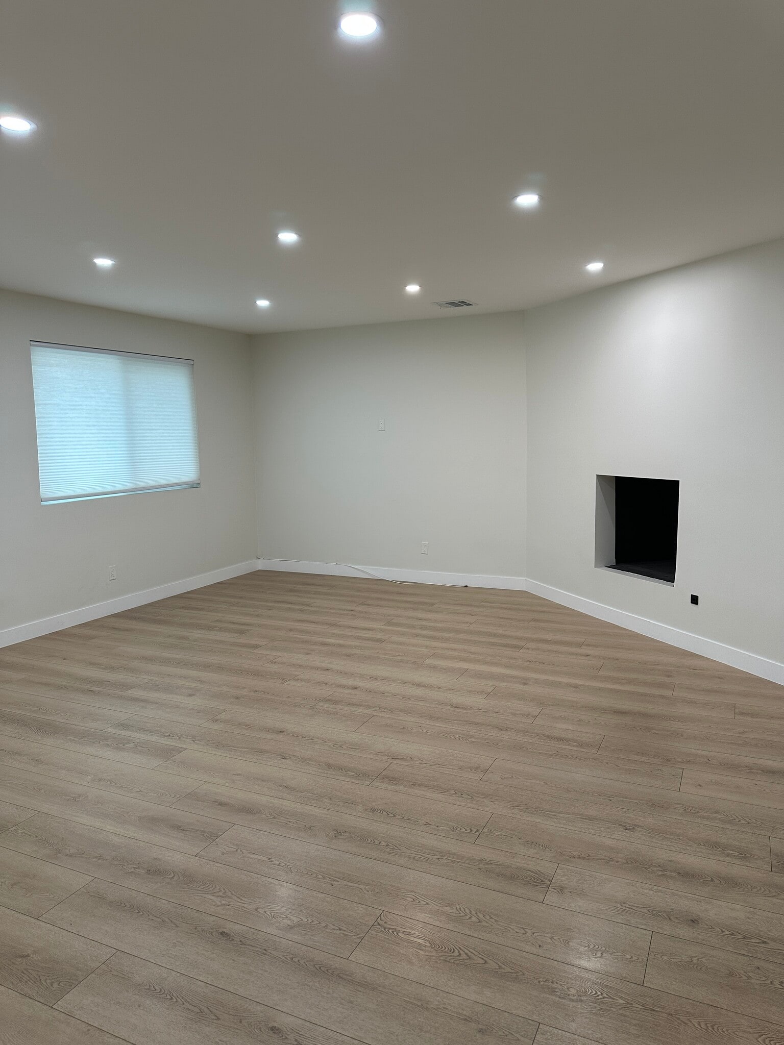 Building Photo - 237 N Kenwood St