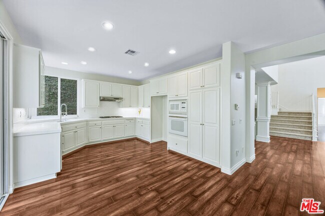 Building Photo - 2909 Venezia Ln