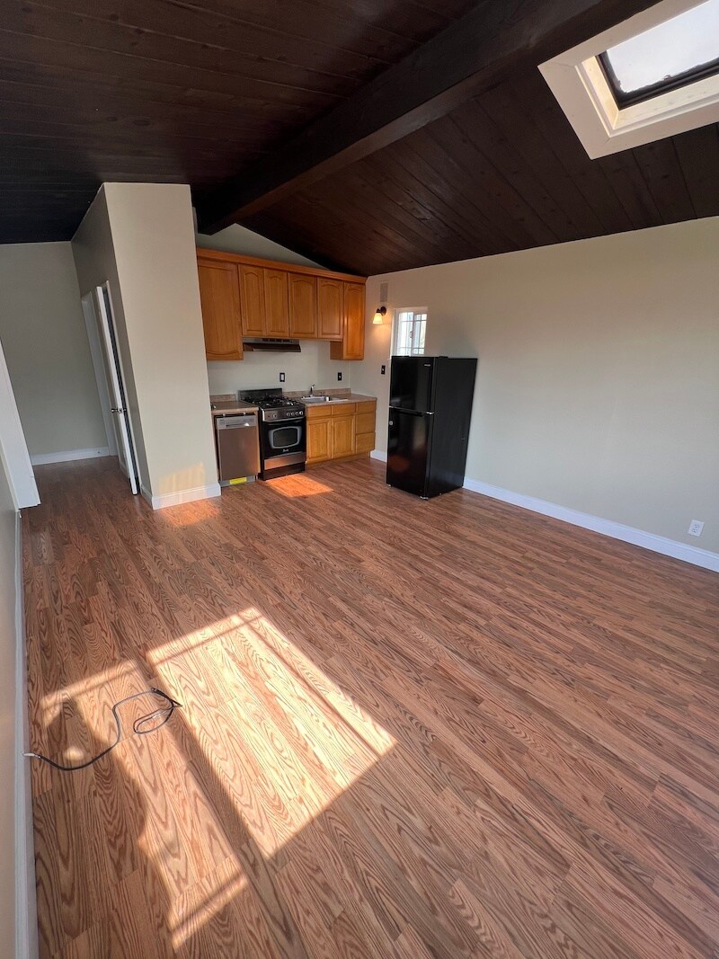 Building Photo - 1513 Derby St