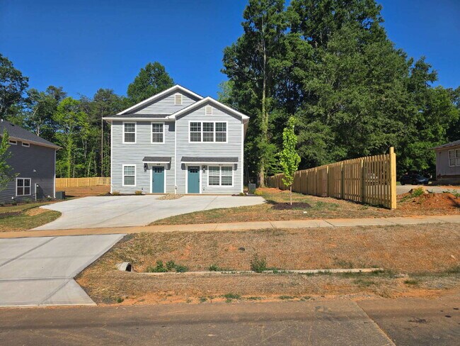 Building Photo - 2 Bedroom Townhomes Near Downtown Mebane for $1495