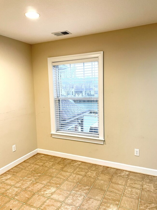 Building Photo - Beautifully Maintained Home in the Heart o...