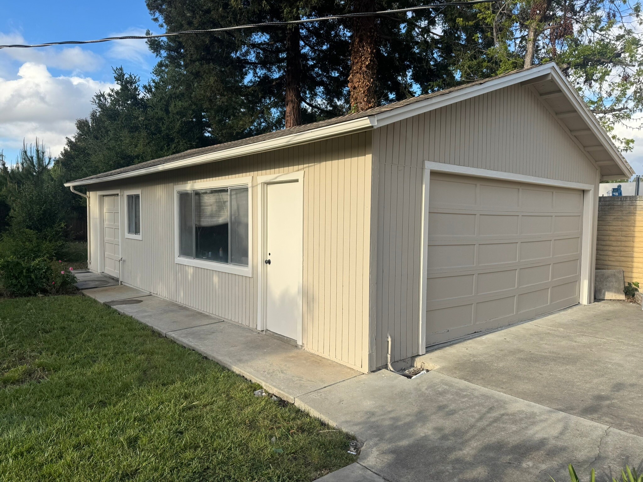 2 Car Garage - 3185 Oriole Dr