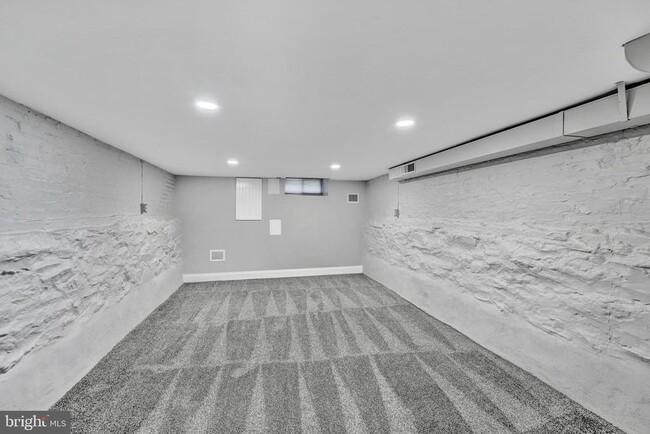 Building Photo - 127 N Glover St