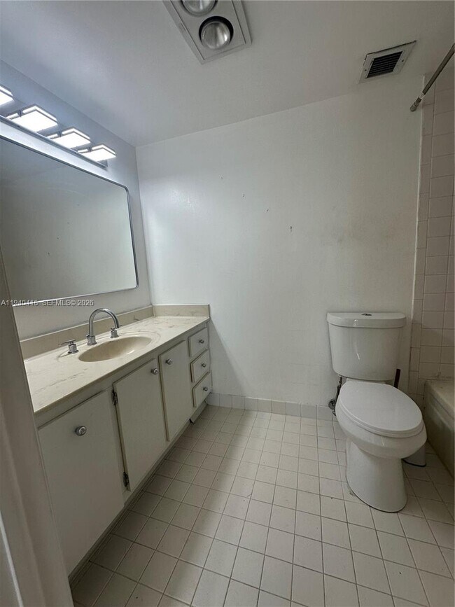 Building Photo - 919 Hillcrest Dr