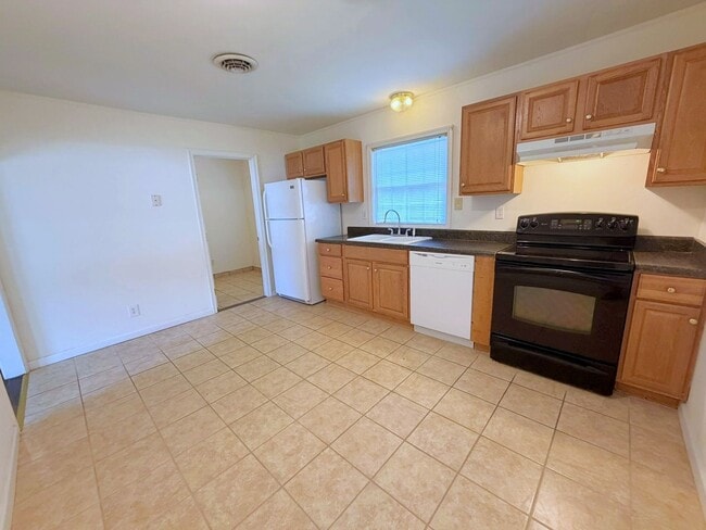 Building Photo - 9625 Shiloh Dr