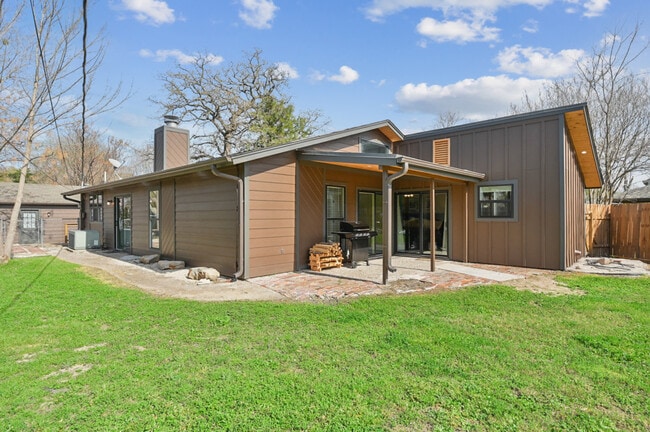Building Photo - 1409 Clement Ct