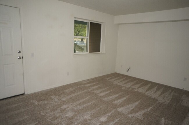 Building Photo - 2738 NW Kennedy Ct