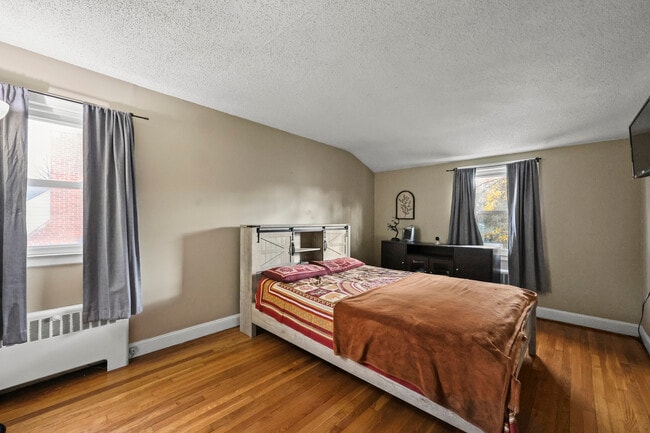 Building Photo - 133 Robbins Ave