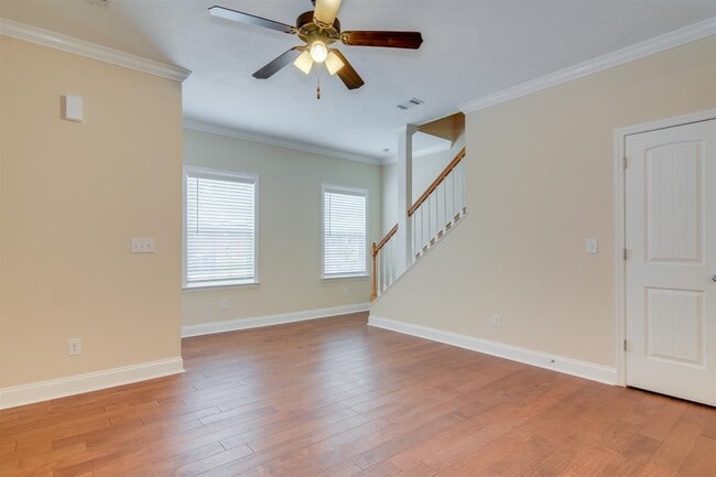 Building Photo - 141 Village Run