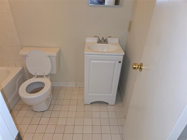 Building Photo - 262 Joyce St