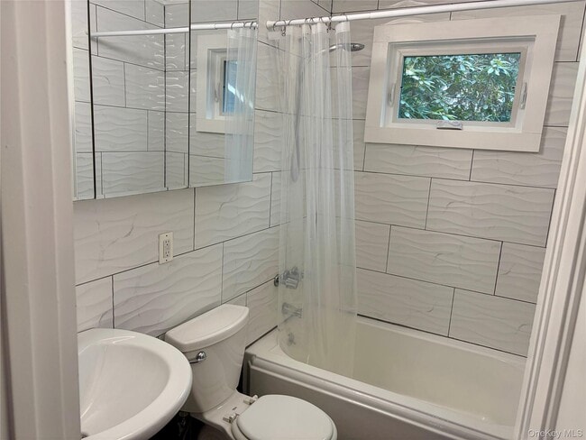 Building Photo - 44 Gregory Rd