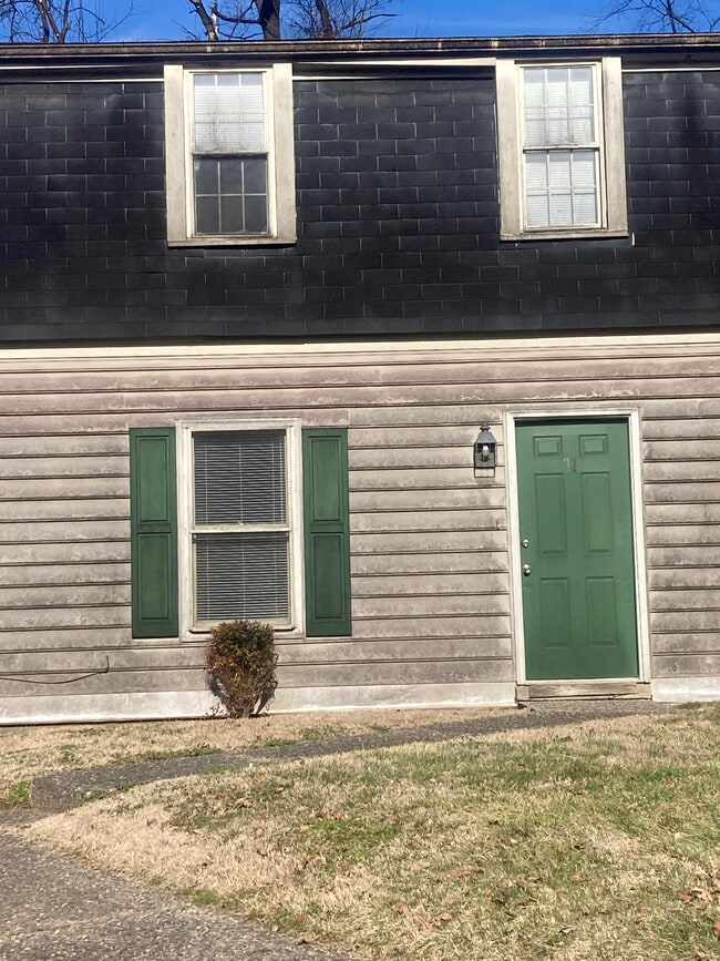 Building Photo - 71 Pine Village Dr