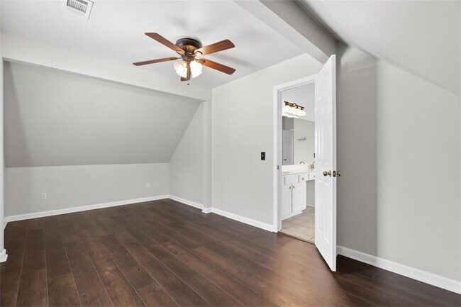 Building Photo - 2885 Stonehenge Ct