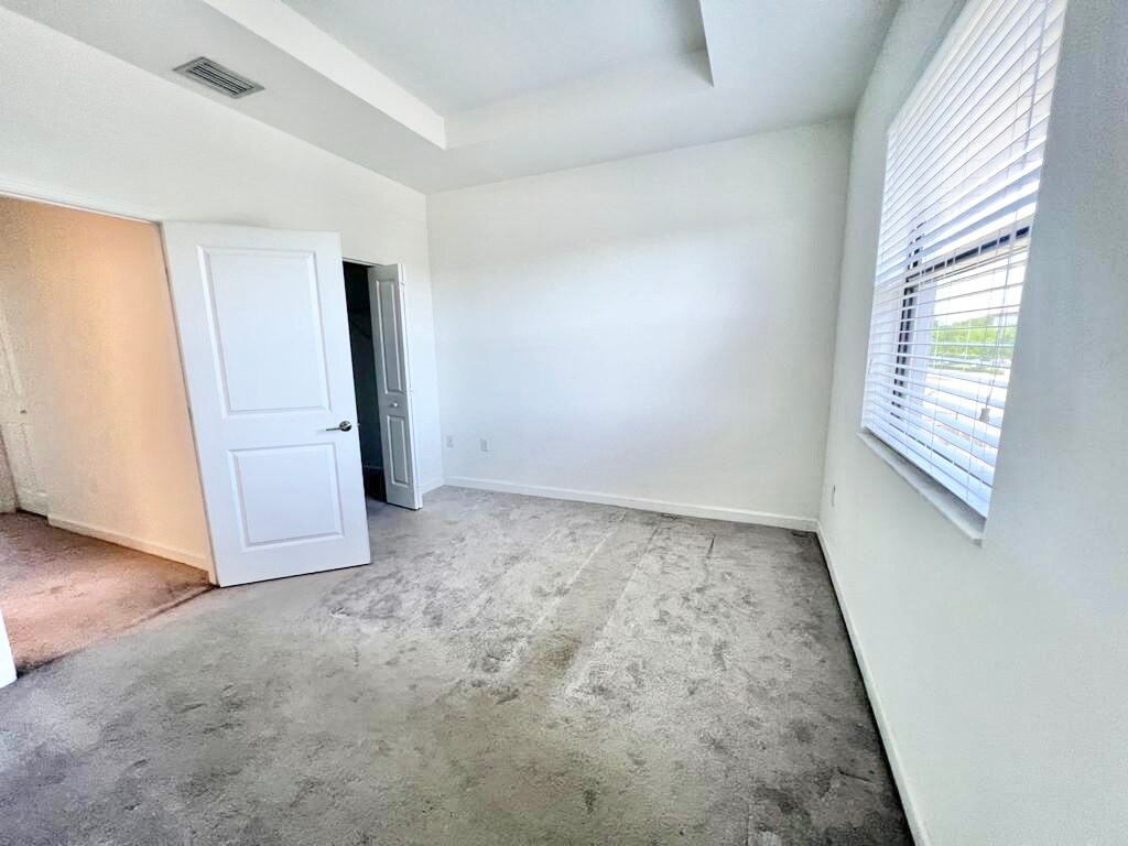 Building Photo - 575 NE 208th Ter